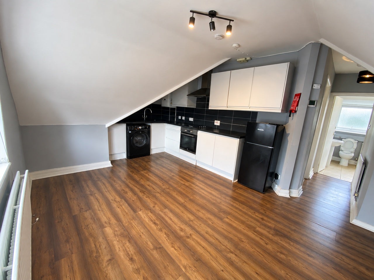 Flat Sandfield Road in Greater London