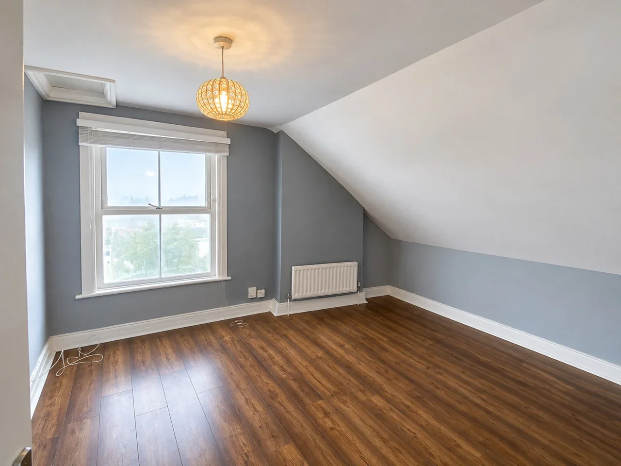 Flat Sandfield Road in Greater London