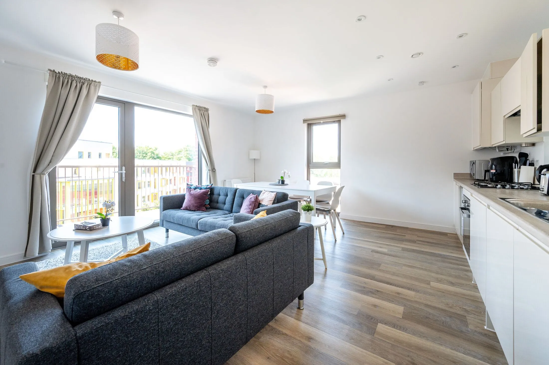 Flat Walnut Tree Close in Guildford
