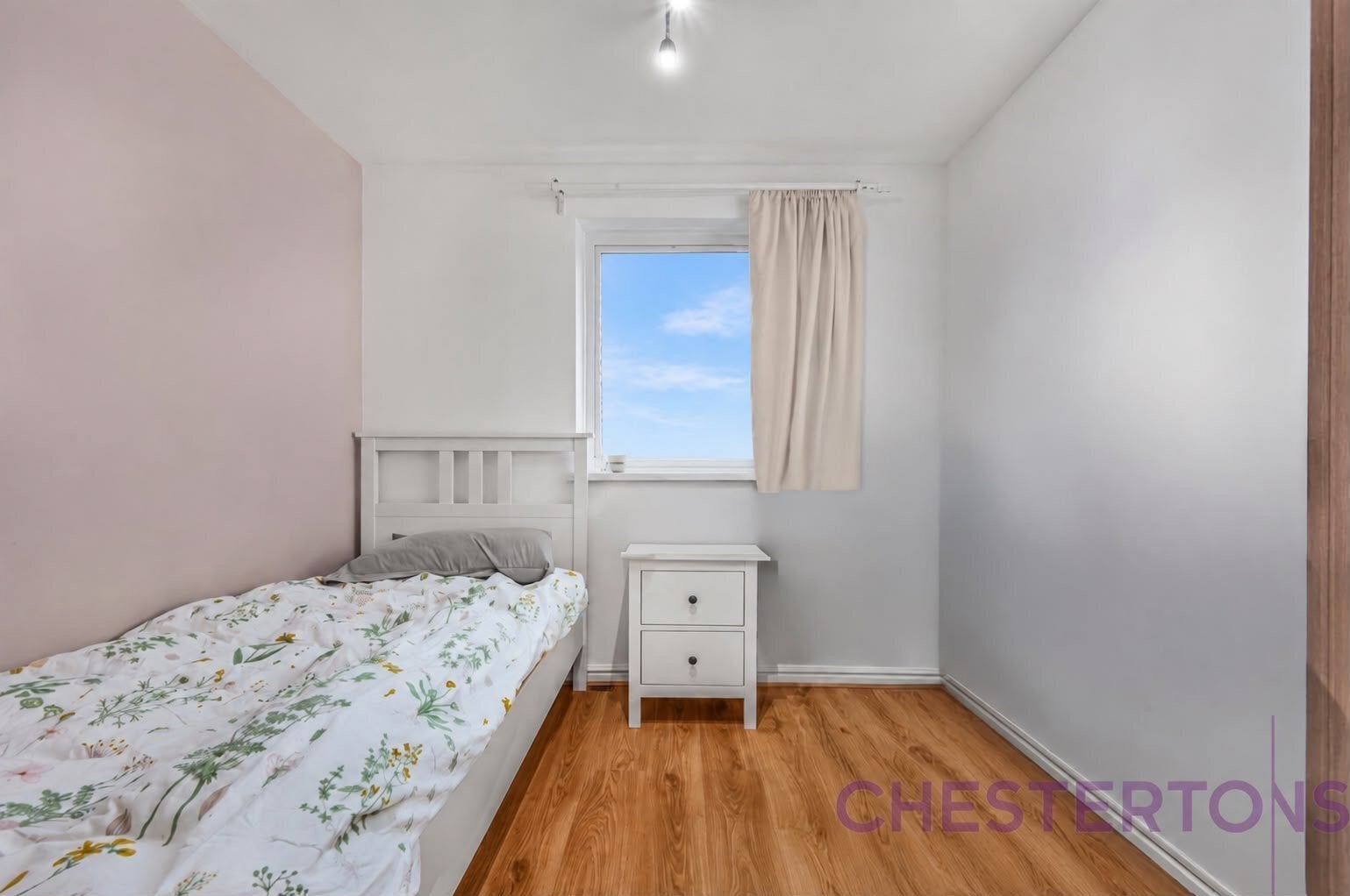 Flat Gaselee Street in Greater London