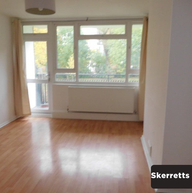 Flat Strathdon Drive in Greater London