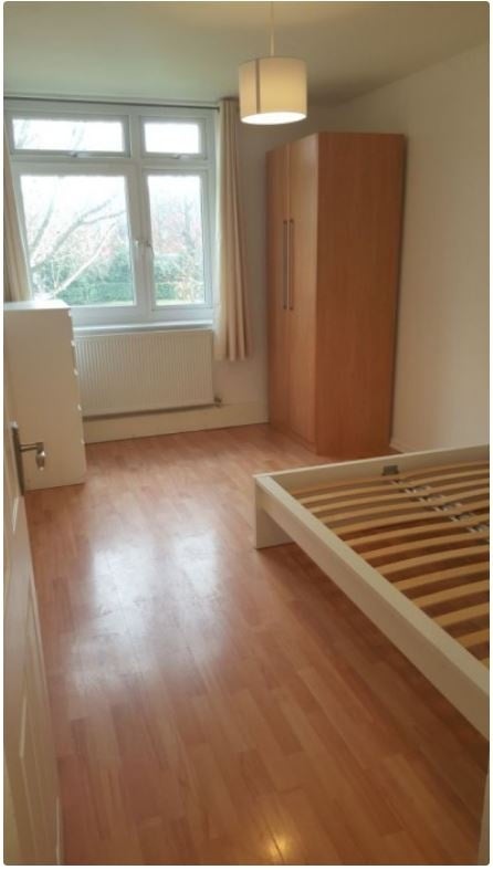 Flat Strathdon Drive in Greater London