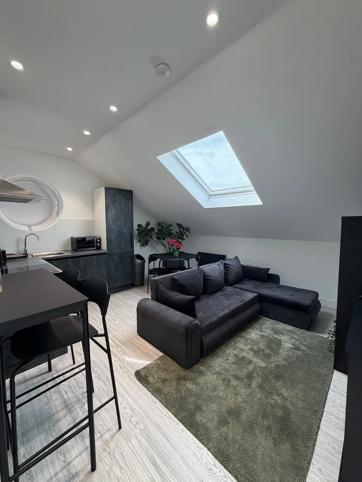 Flat Fairfield Road in Greater London