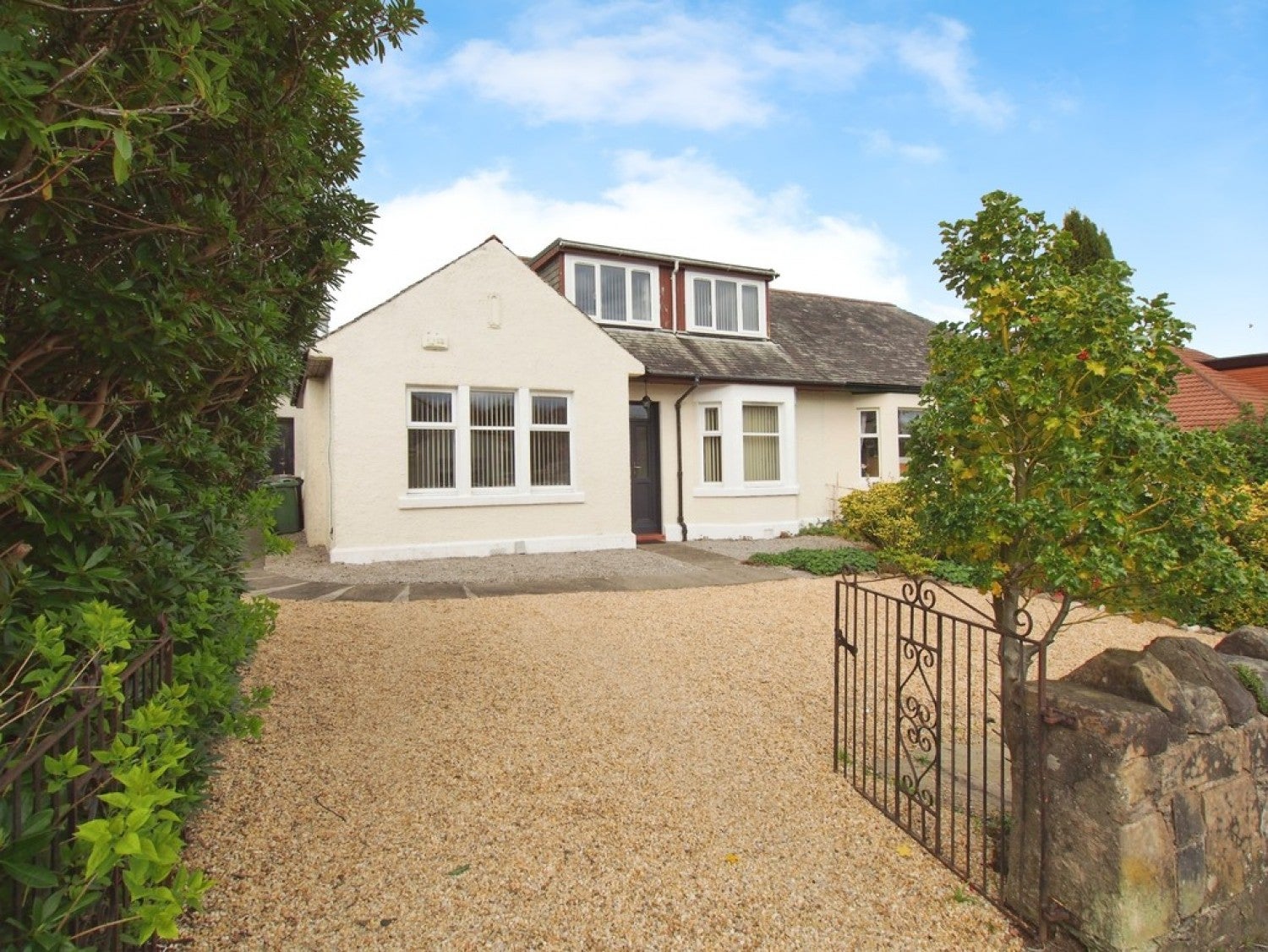 House King's Road in Elderslie