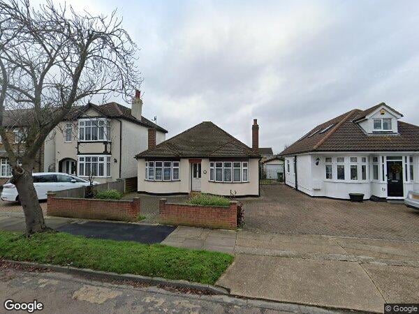 Room King Edward Avenue in Greater London