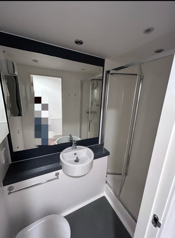 Room Lett Road in Greater London
