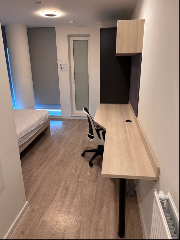Room Lett Road in Greater London