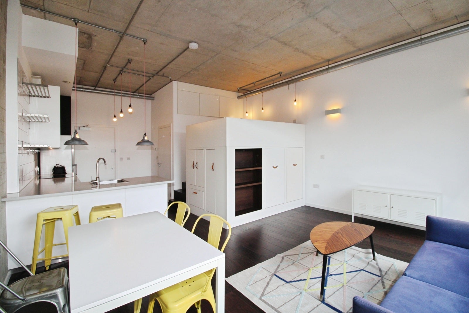 Flat Brickfield Road in Greater London