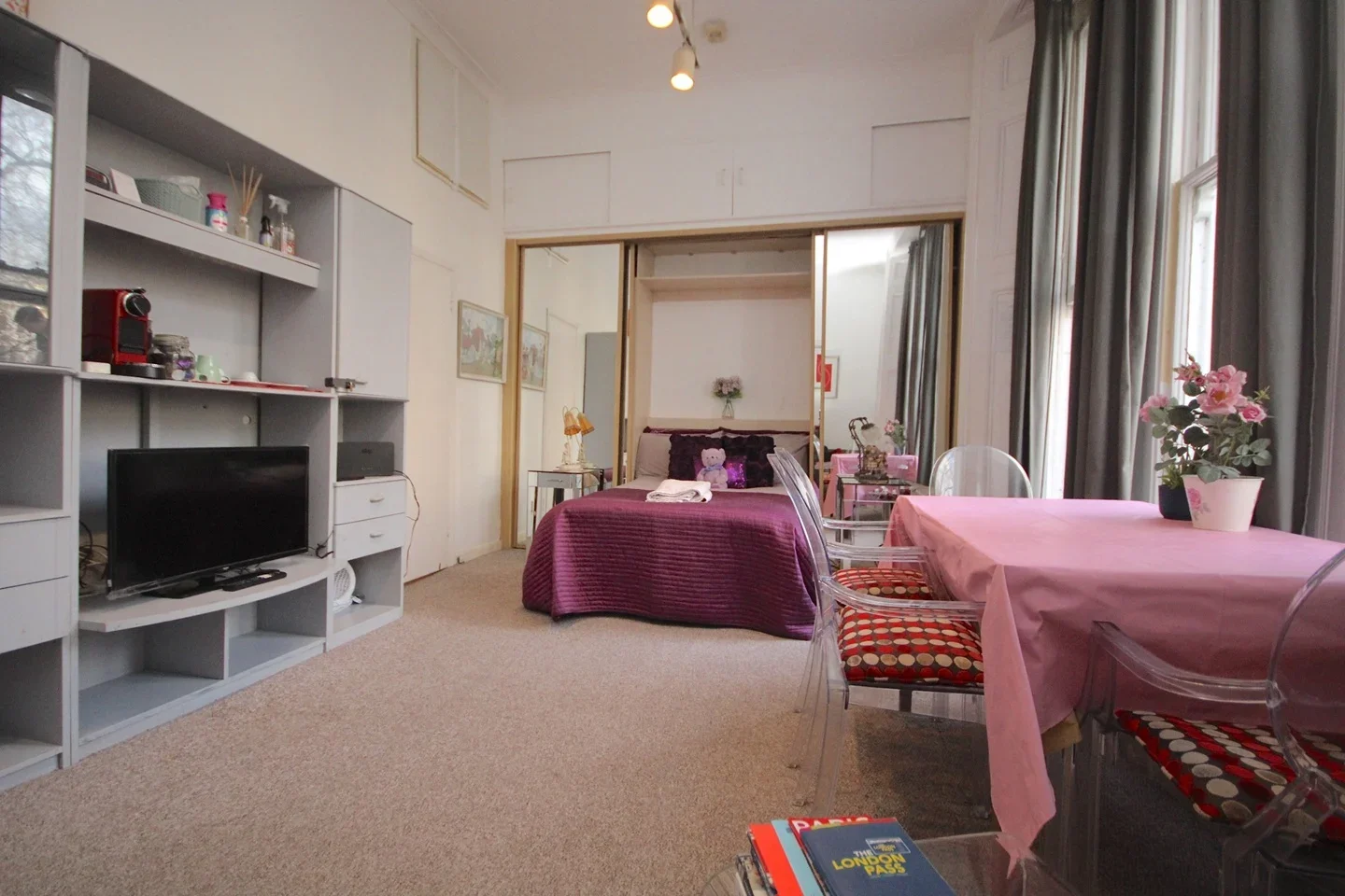 Flat Kensington Gardens Square in City of Westminster