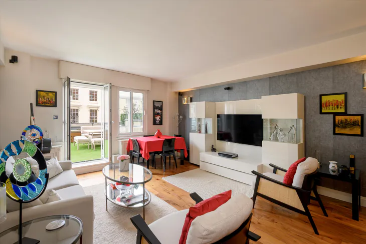 Flat Cheltenham Terrace in Greater London