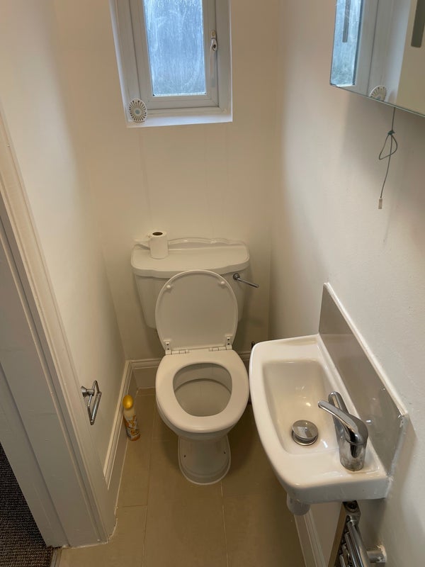 Room Colney Hatch Lane in Greater London