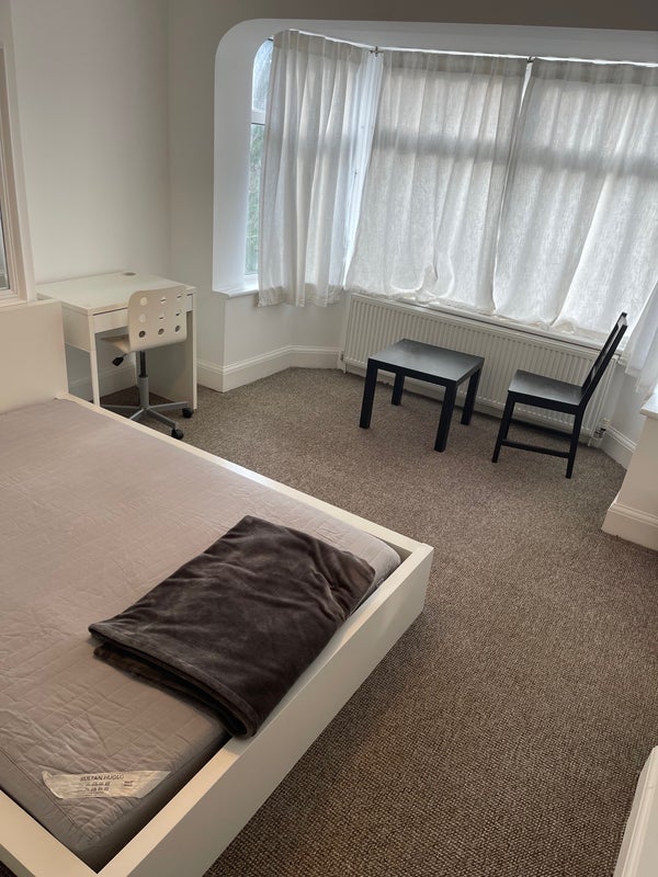 Room Colney Hatch Lane in Greater London