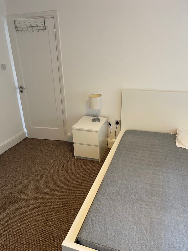 Room Colney Hatch Lane in Greater London