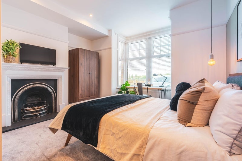 Room Southmead Road in Bristol