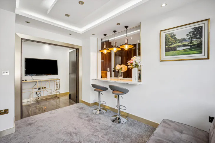 Flat Clifton Place in City of Westminster