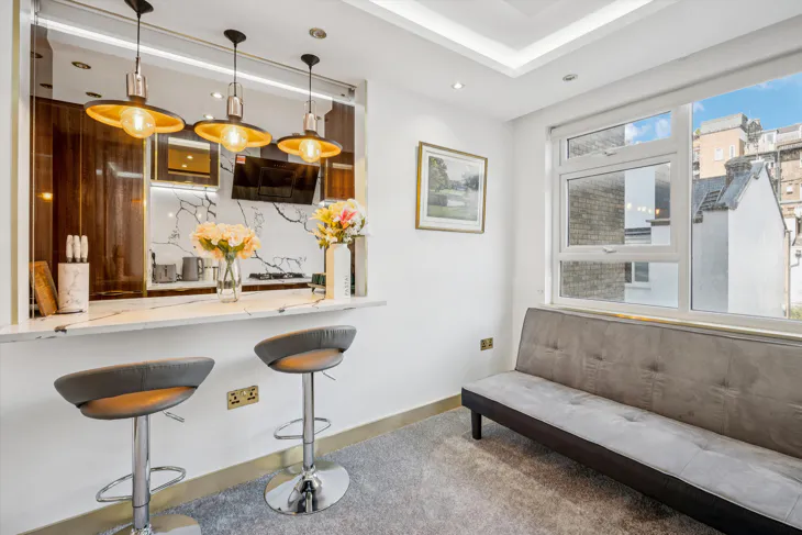 Flat Clifton Place in City of Westminster
