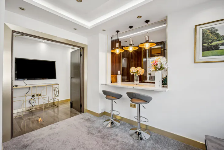 Flat Clifton Place in City of Westminster