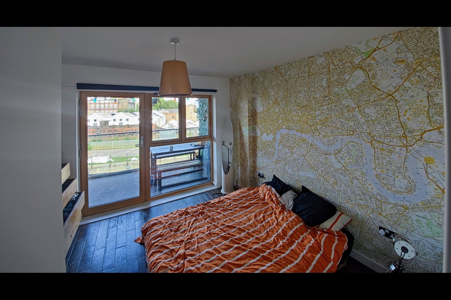 Flat Pedley Street in Greater London