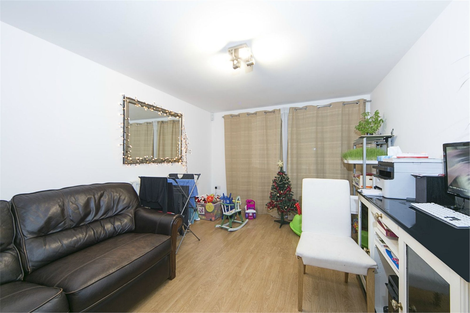 Flat Chrisp Street in Greater London