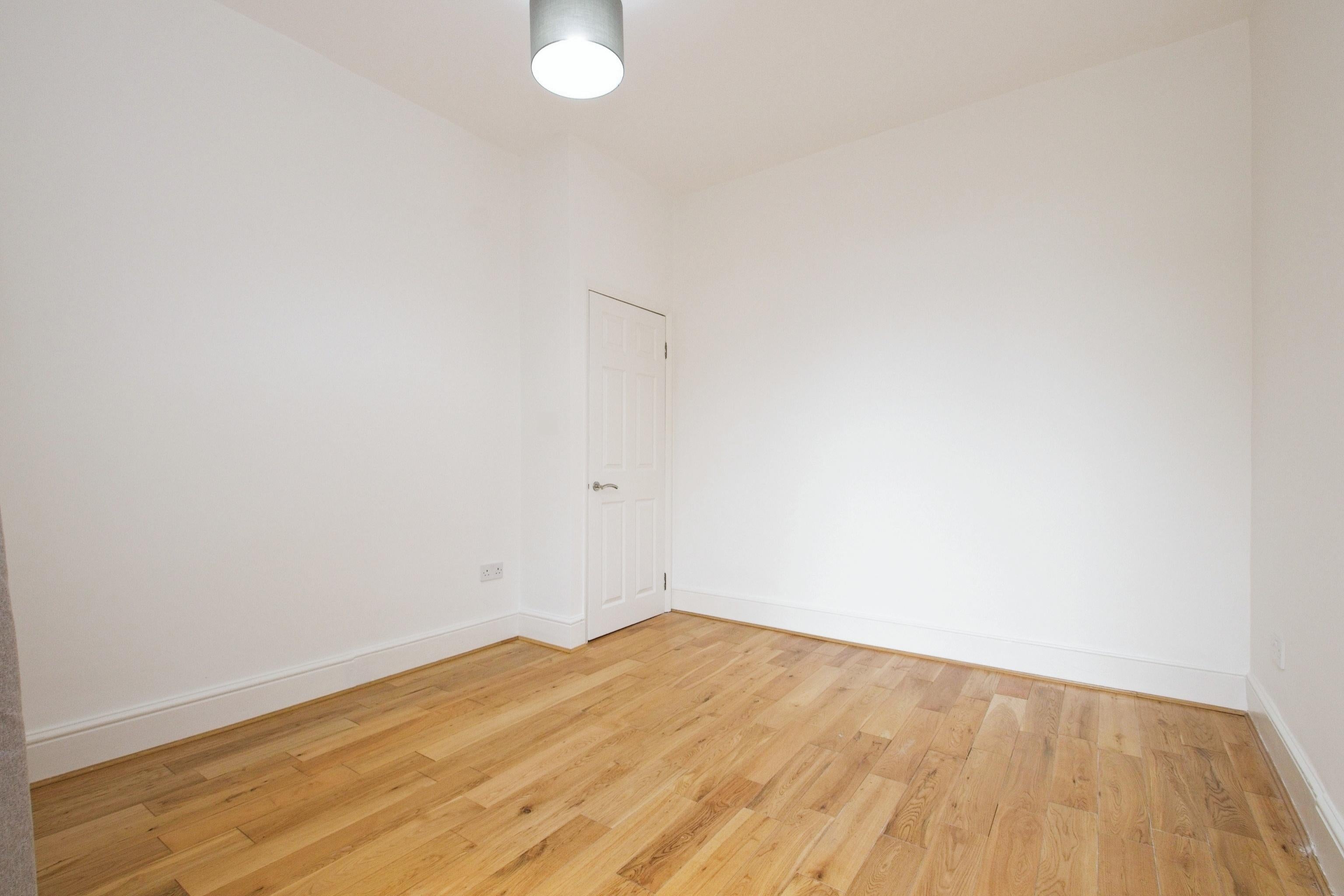 Flat Dallin Road in Greater London