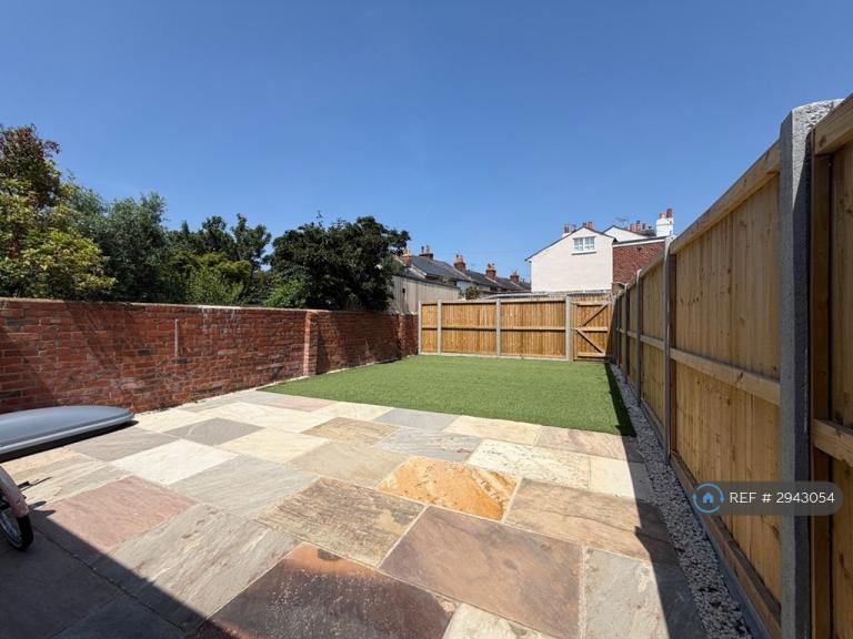 House Orchard Avenue in Chichester