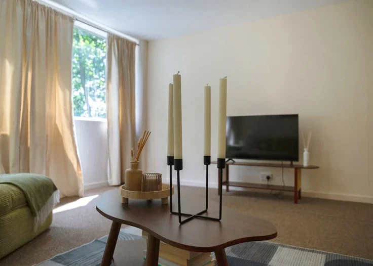 Flat Silchester Road in Greater London
