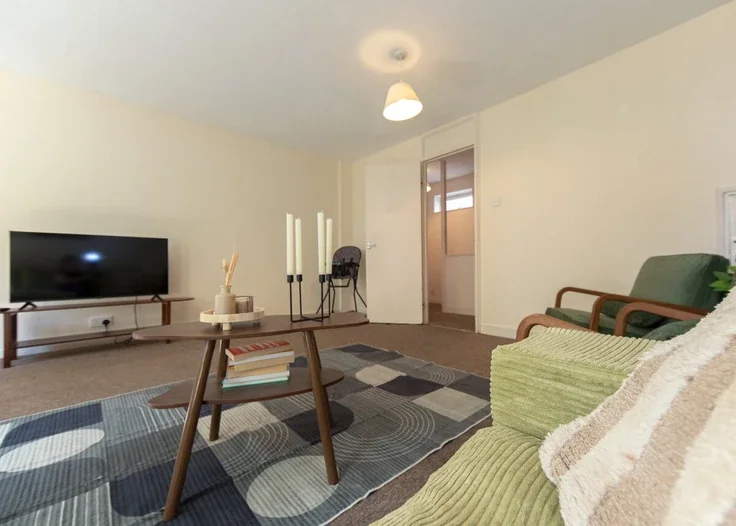 Flat Silchester Road in Greater London