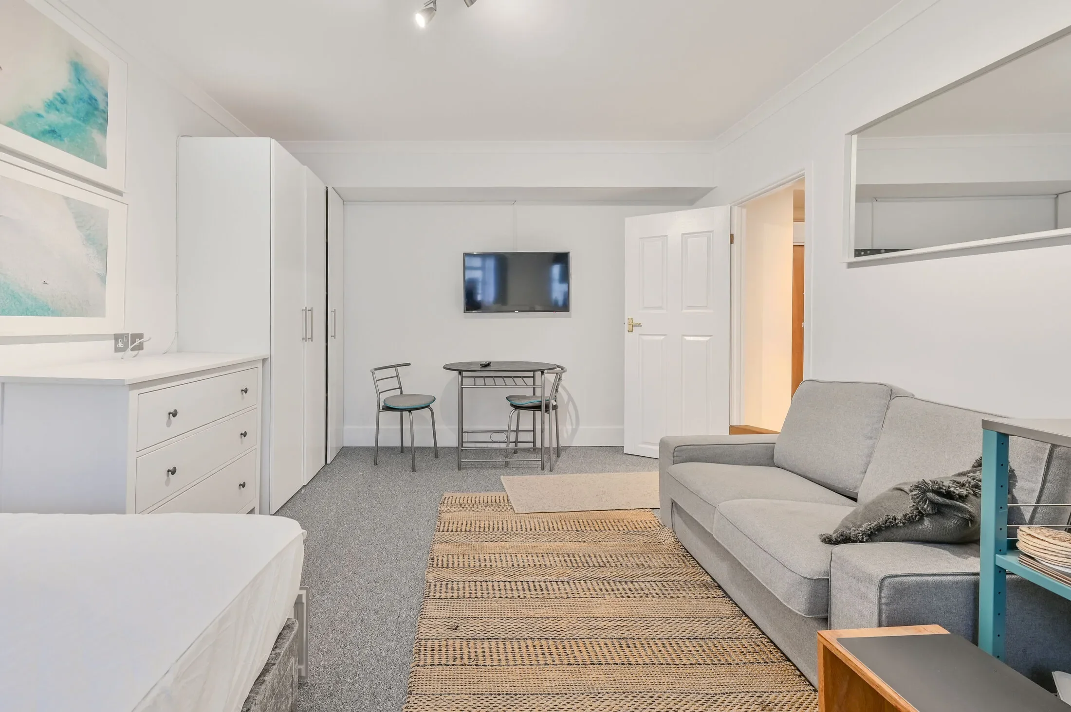 Flat Sloane Avenue in Greater London