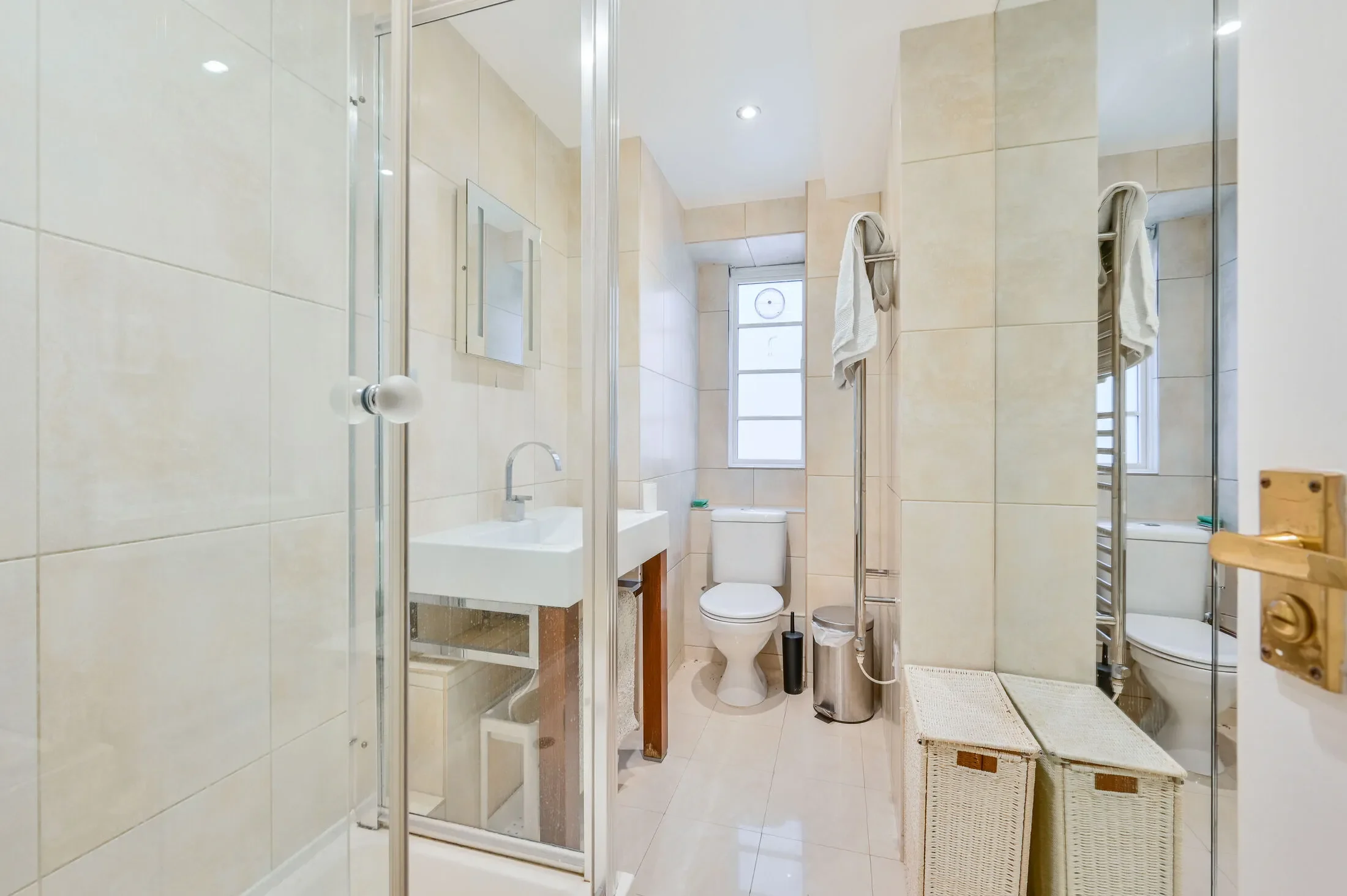 Flat Sloane Avenue in Greater London