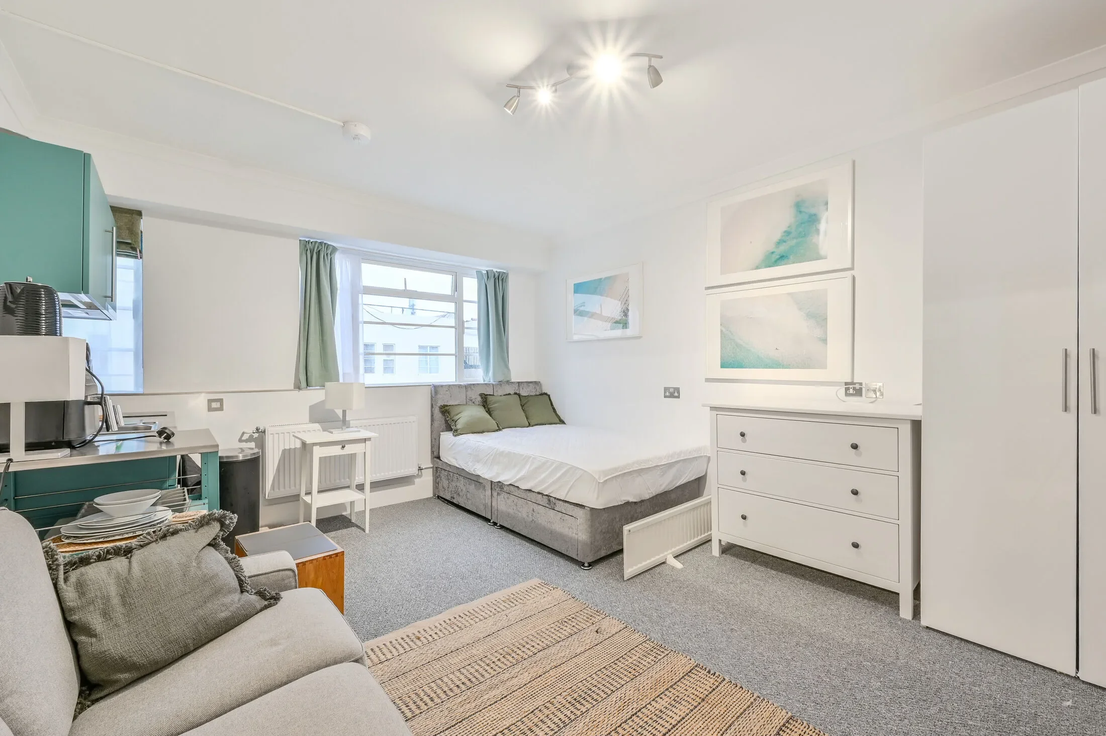 Flat Sloane Avenue in Greater London