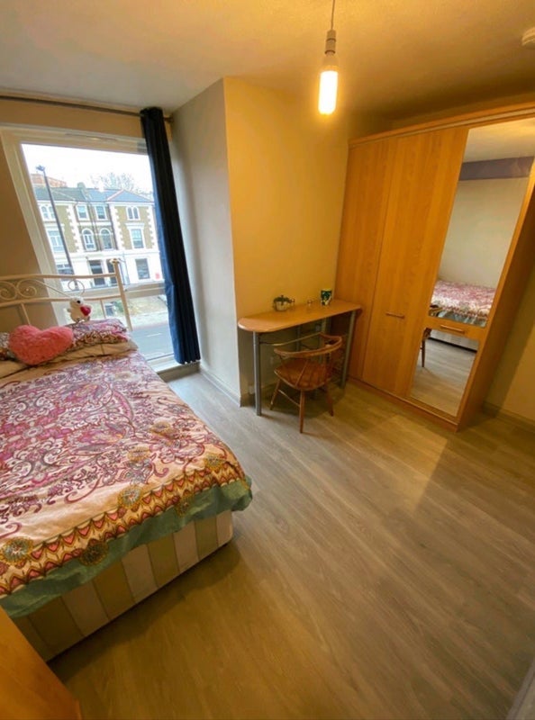 Room Manley Street in Greater London