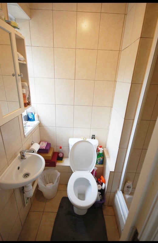 Room Westhouse Close in Greater London