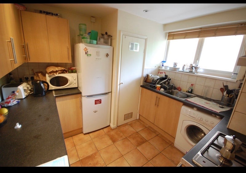 Room Westhouse Close in Greater London