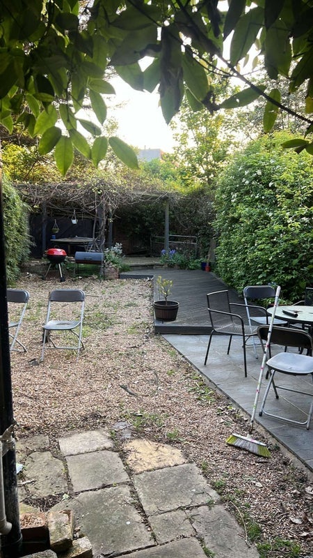 Room Lower Road in Greater London