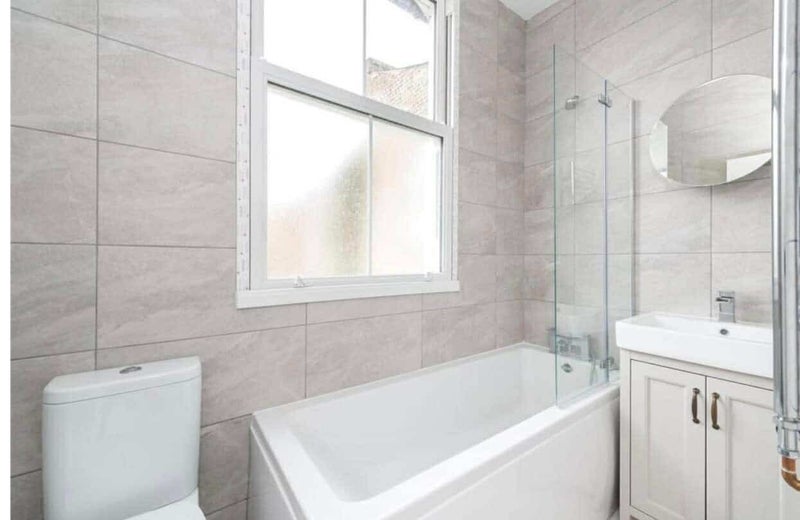 Room Lower Road in Greater London