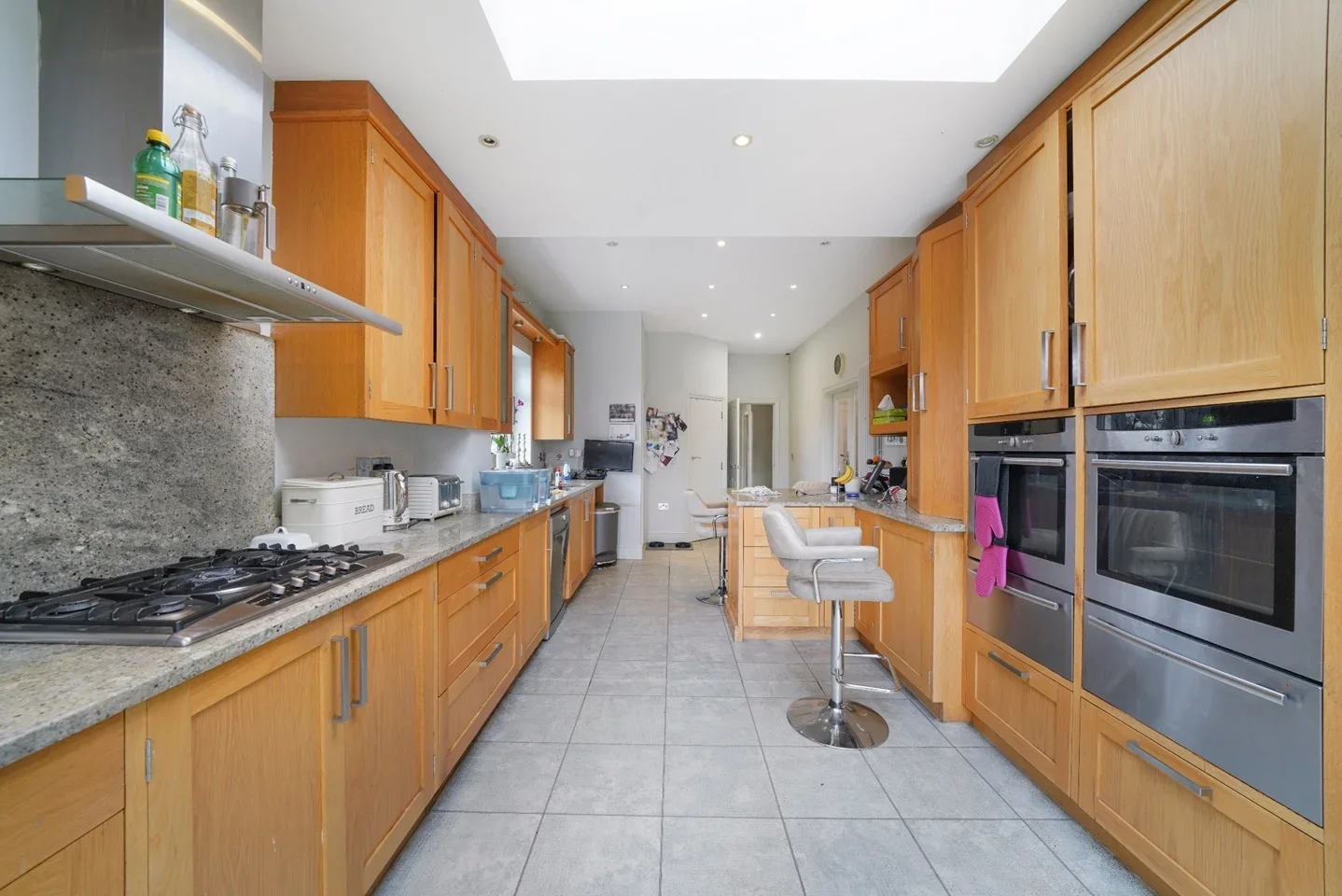 House Newcombe Park in Greater London