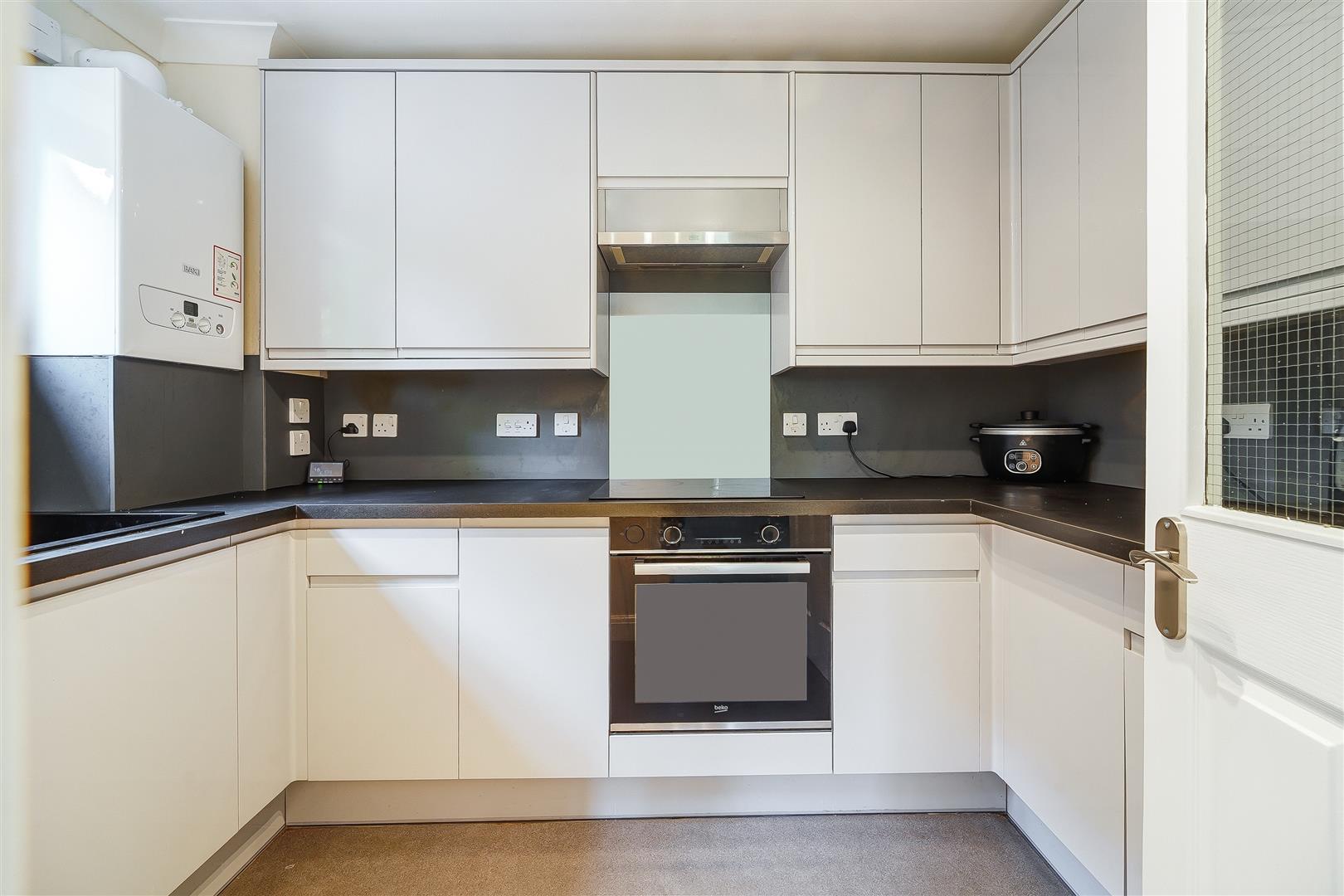 Flat Worcester Road in Greater London