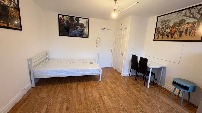 Room Osborn Street in Greater London