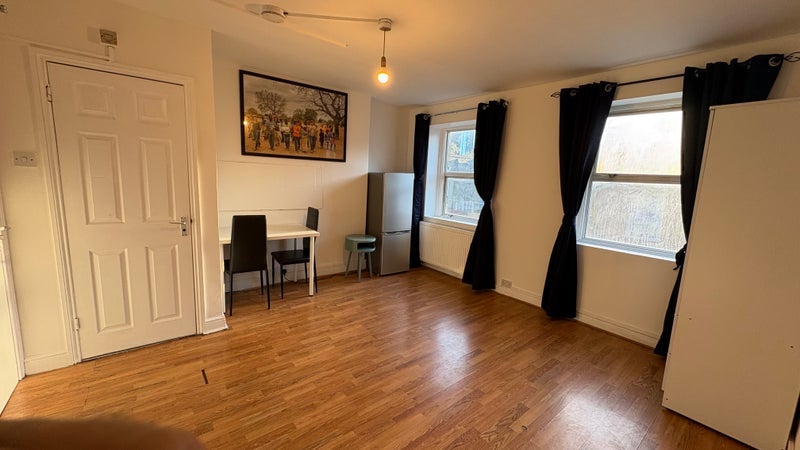 Room Osborn Street in Greater London