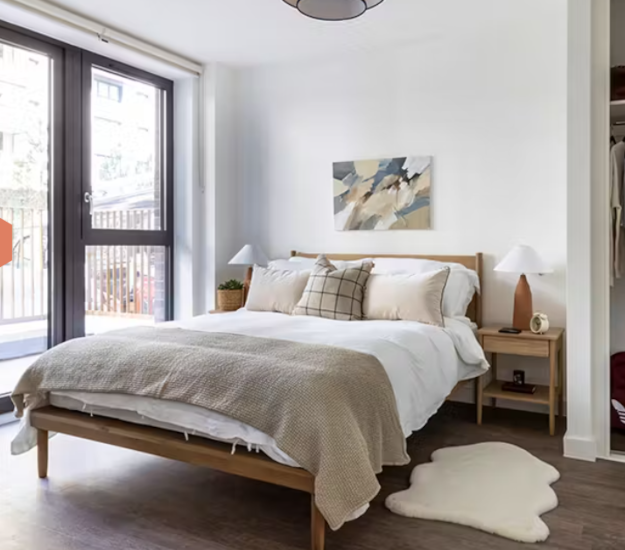 Flat Vanguard Way in Greater London
