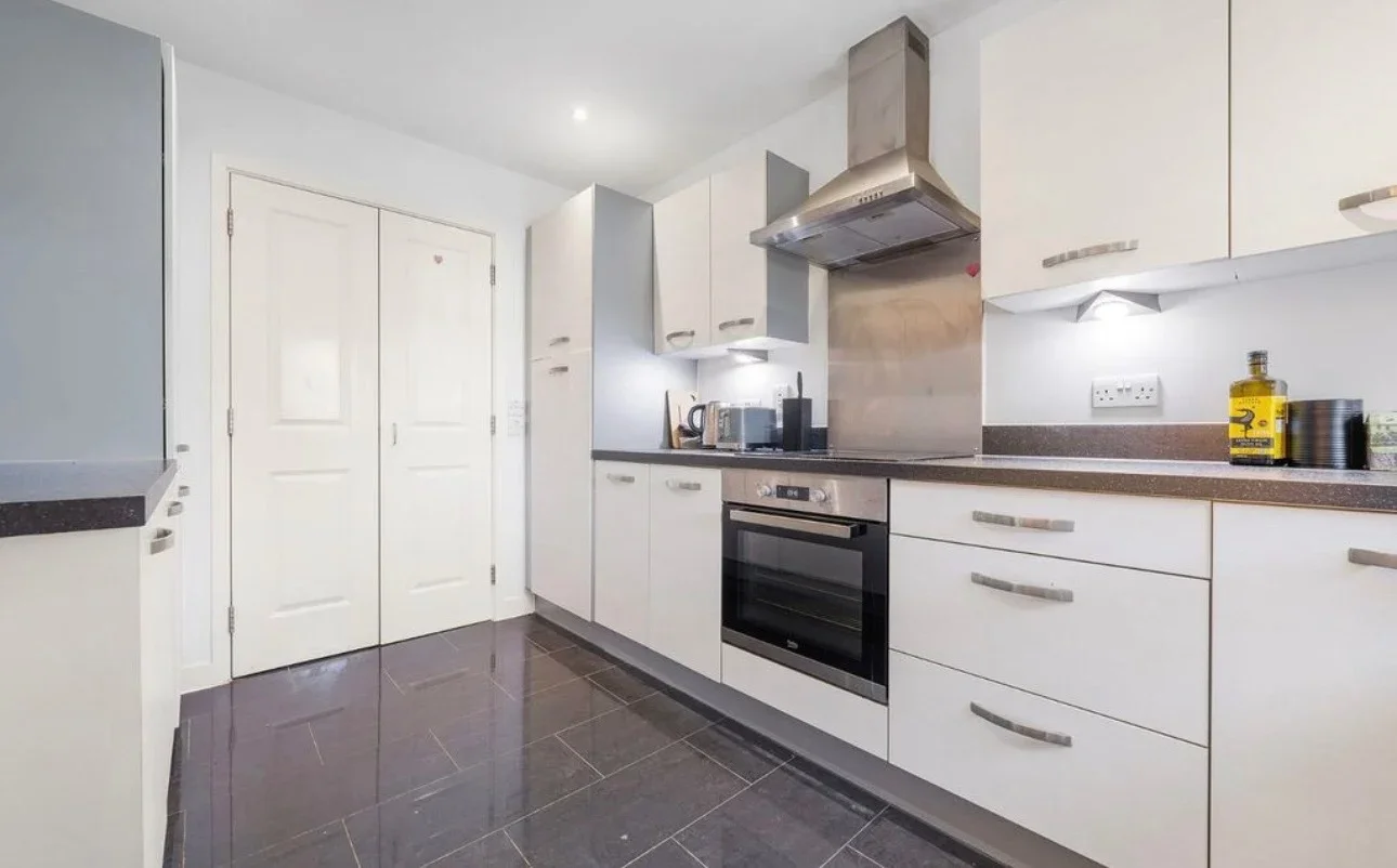 Room Brickfield Road in Greater London