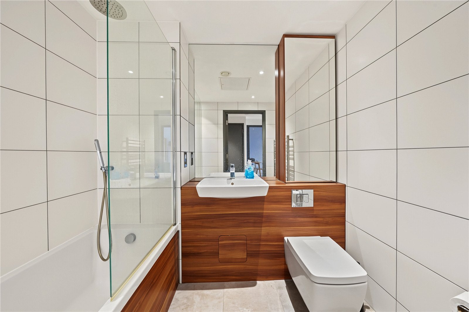 Flat Canalside Square in Greater London