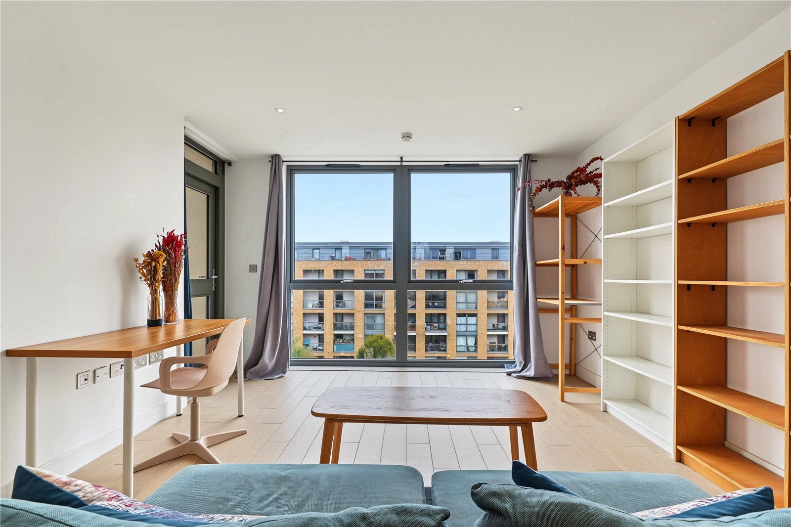 Flat Canalside Square in Greater London