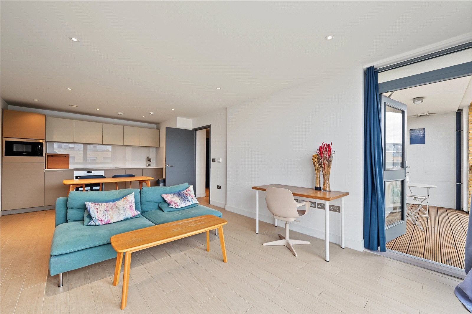 Flat Canalside Square in Greater London