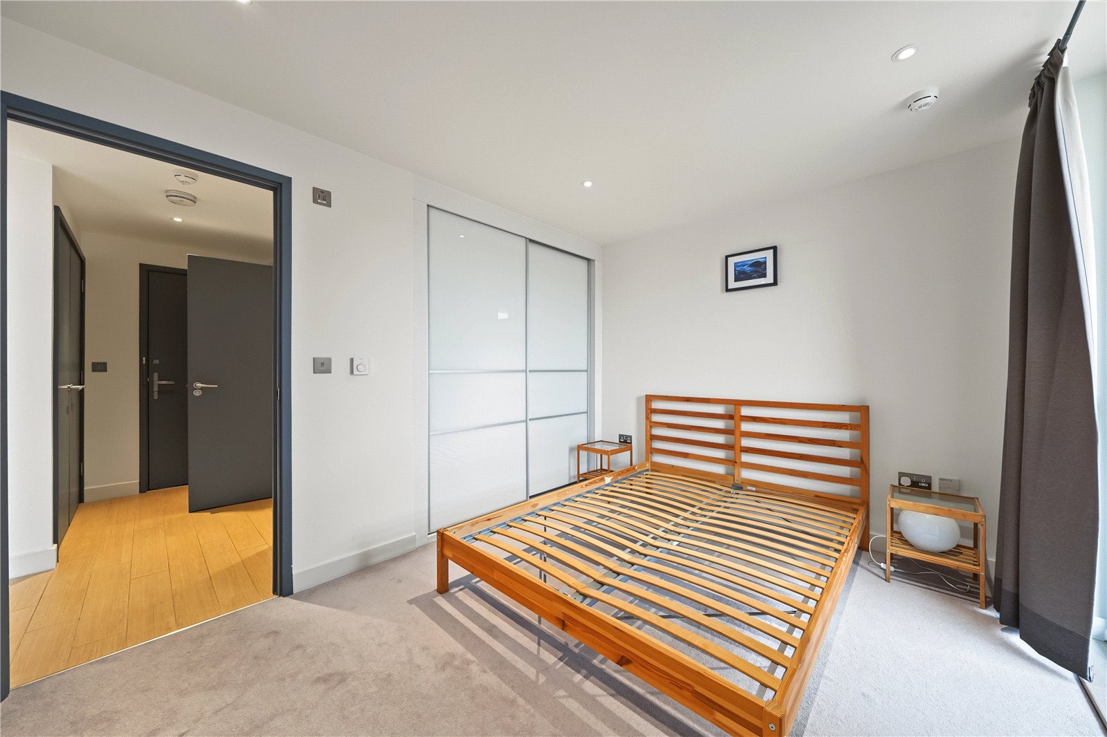 Flat Canalside Square in Greater London