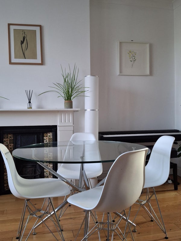 Room Fulham Road in Greater London