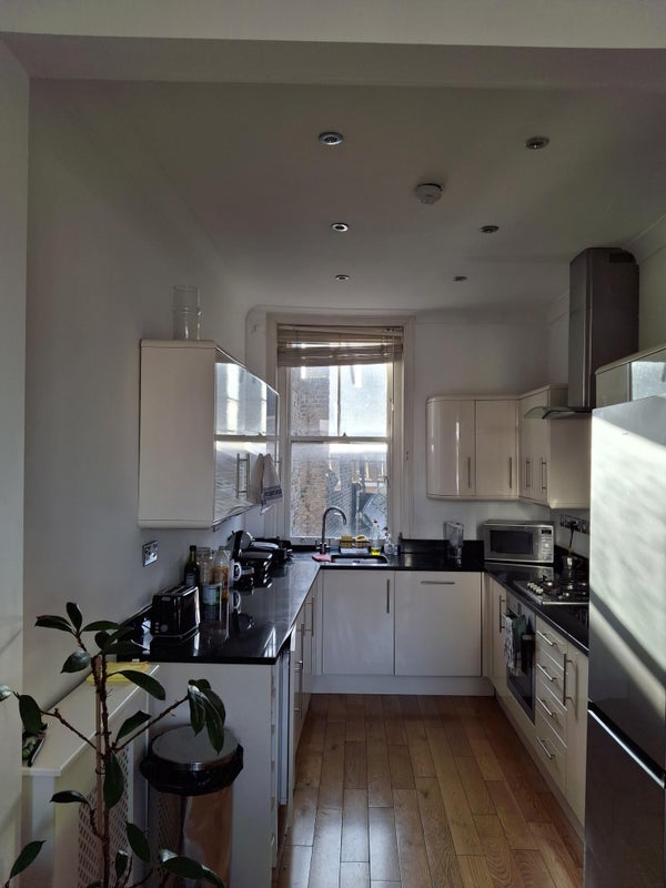Room Fulham Road in Greater London