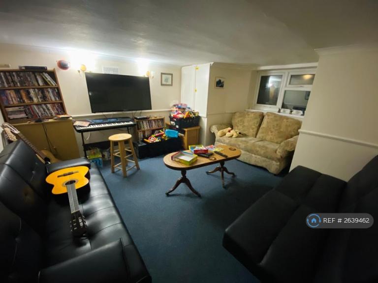 Room Littlestone Road in Folkestone and Hythe District