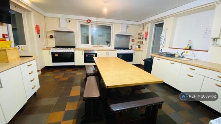 Room Littlestone Road in Folkestone and Hythe District