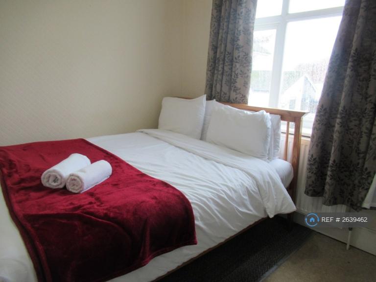 Room Littlestone Road in Folkestone and Hythe District